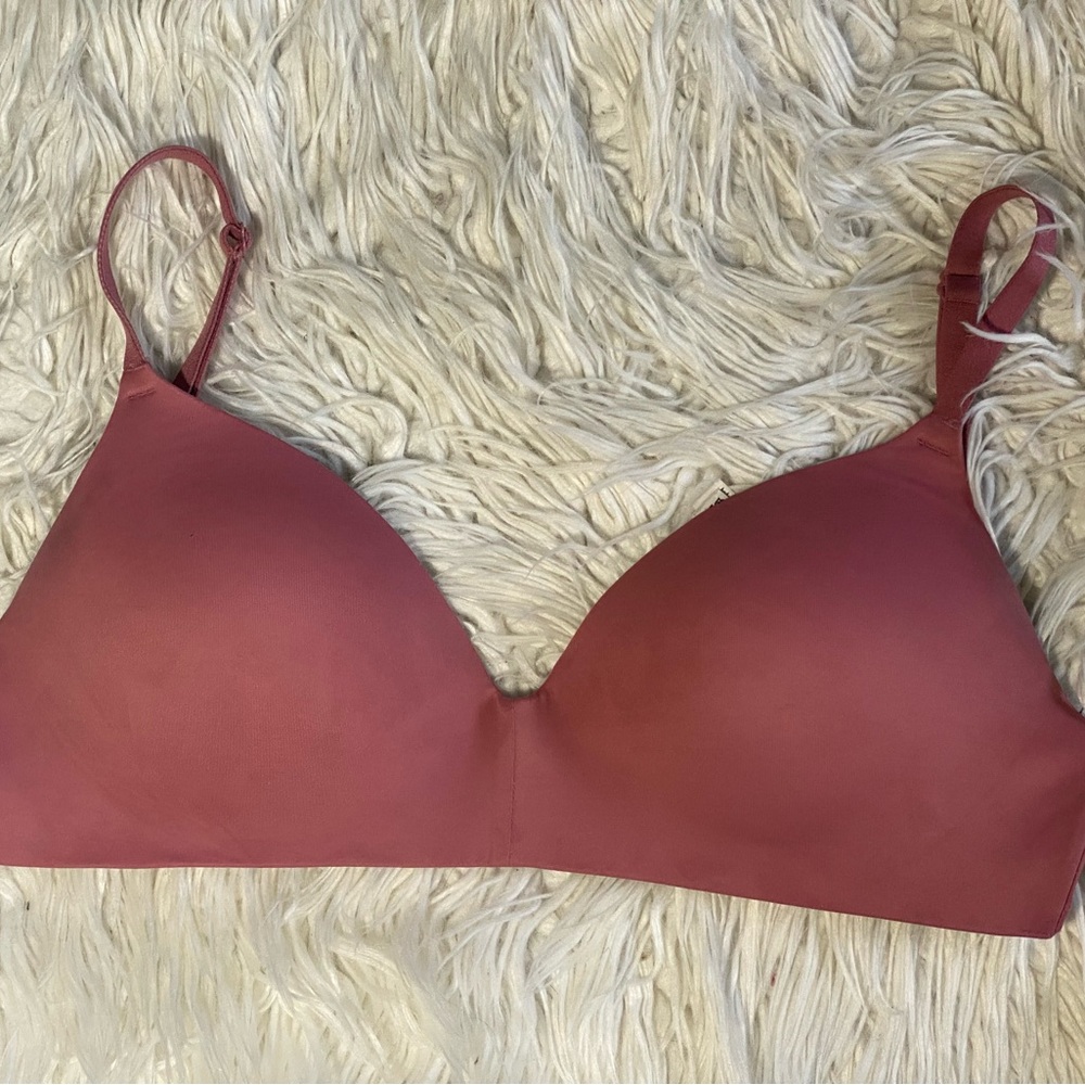 Victoria’s Secret Wireless Pink Bra